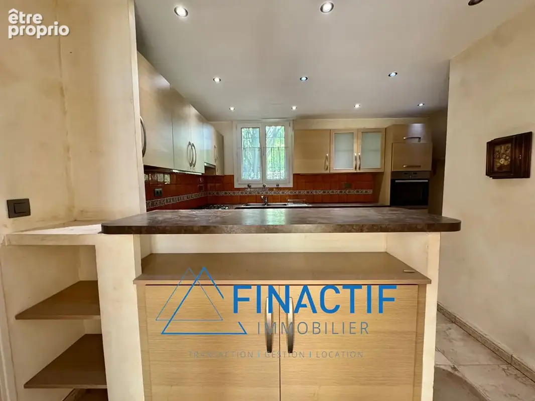 Appartement Type 3/4 - 73,41 m2 - Cave - Garage fermé - photo 5