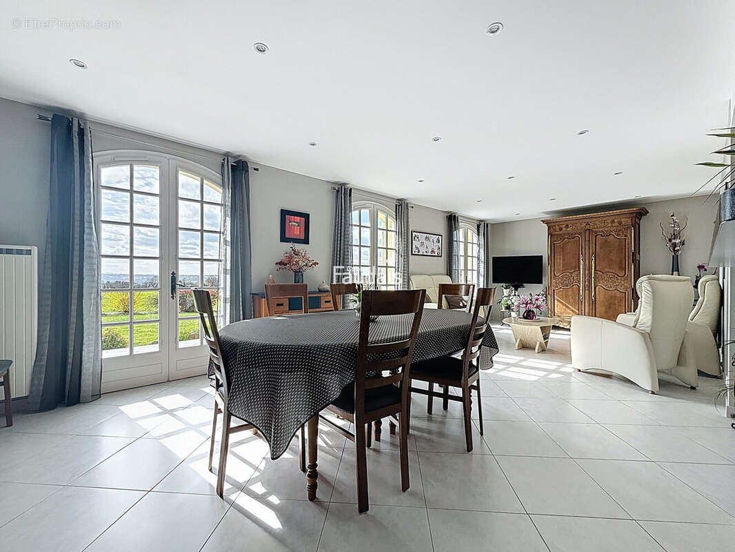 Maison 135 m² à Sainte-Suzanne-Sur-Vire  - photo 4