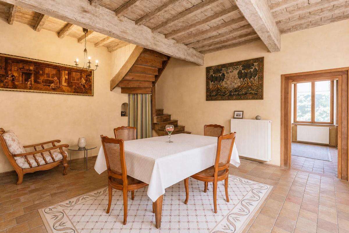 Maison à COURZIEU