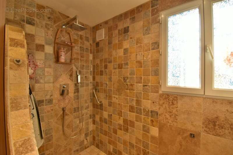 Maison à SAINT-GENIEZ