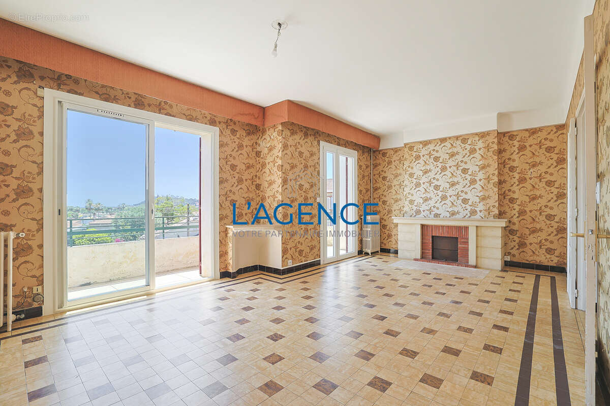 Appartement à HYERES
