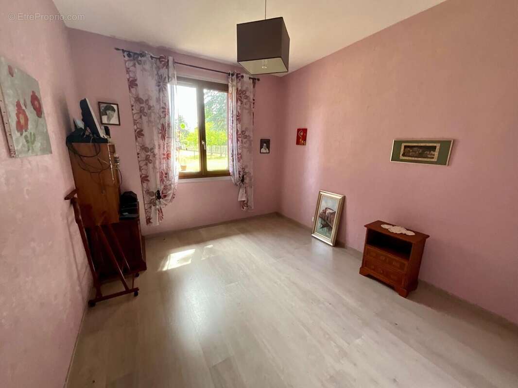 Maison 137 m² à Mehun-Sur-Yevre  - photo 7
