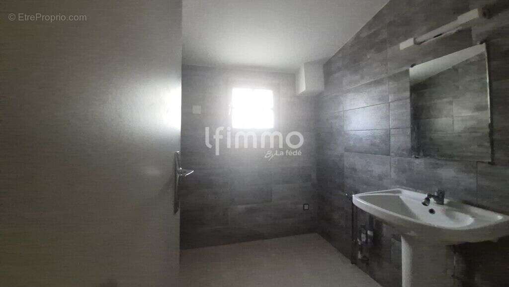 Appartement sur 1 étage avec  cour commune - photo 3