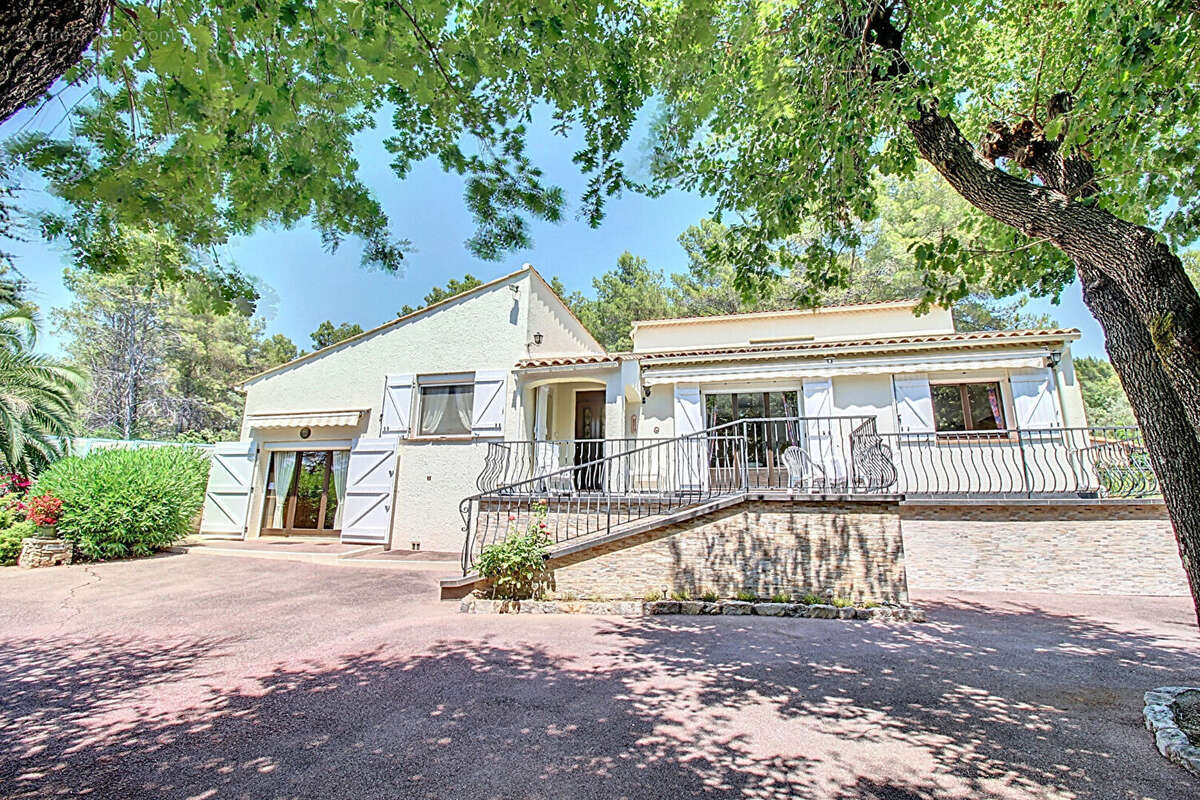 A VENDRE Maison Draguignan 6 pièces 192 m² - photo 8