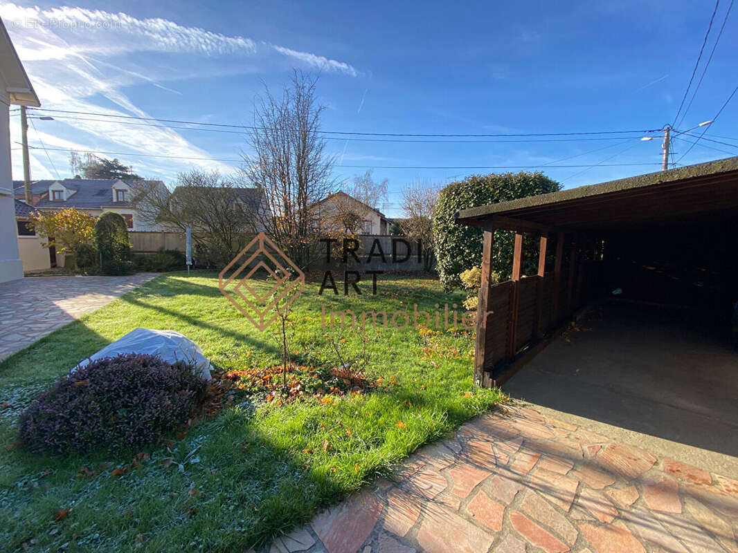 Maison à SAINTE-GENEVIEVE-DES-BOIS