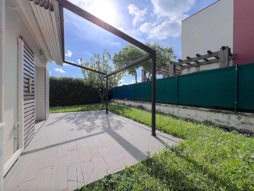   - Maison à DECINES-CHARPIEU