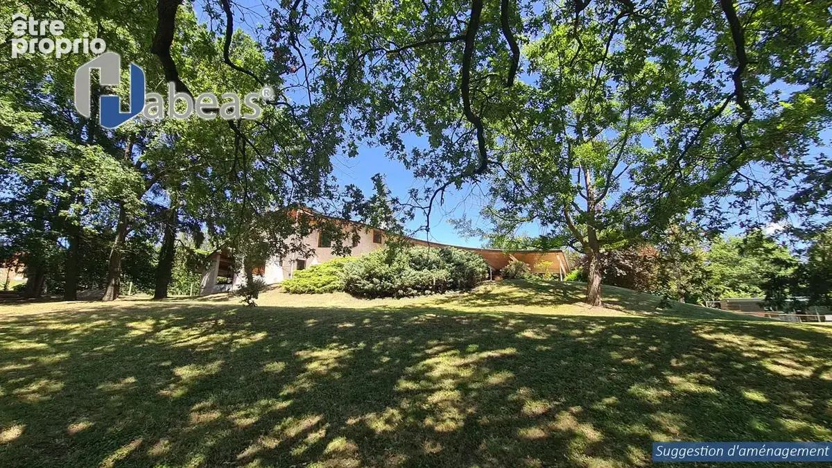 À 45 min de Lyon – Maison d’architecte unique de 330m², 6 chambres, avec piscine 10x5 au cœur de 5 800 m² de parc arboré - photo 3