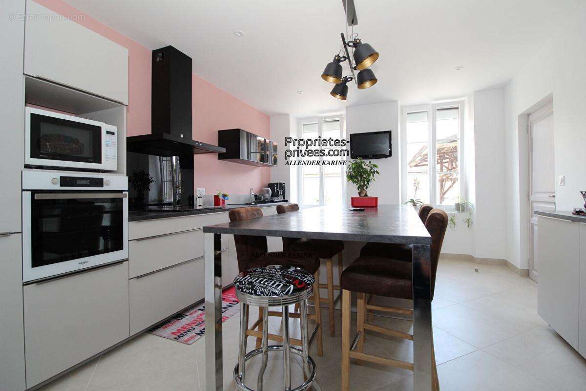 Maison à VILLENEUVE-L&#039;ARCHEVEQUE