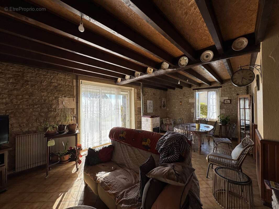 Maison 201 m² à Berneuil  - photo 28