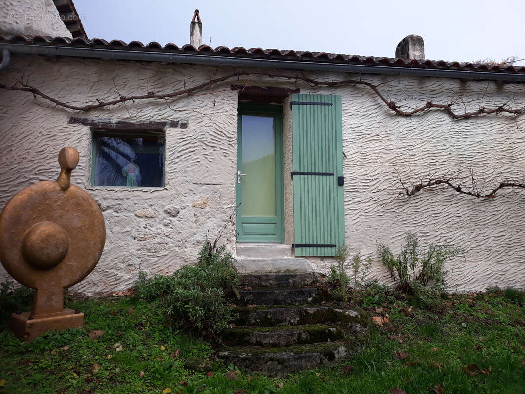 Dordogne - Périgueux - Grand-brassac - Maison en pierres apparentes de 190 m2 + grange + atelier + piscine - photo 3