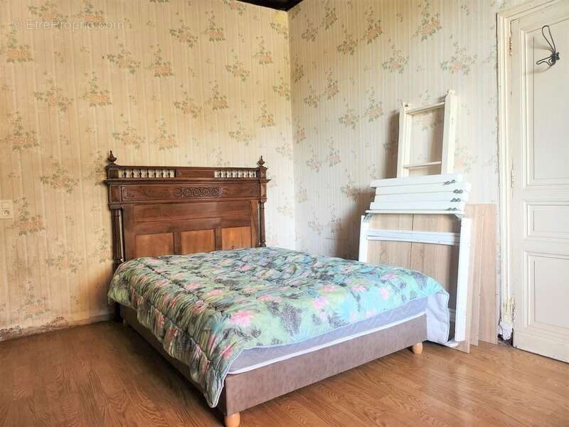 Maison de plain pied à rénover en partie - 3 pièces - avec jardin et dépendances - à MONTAIGU DE QUERCY (82) - photo 10