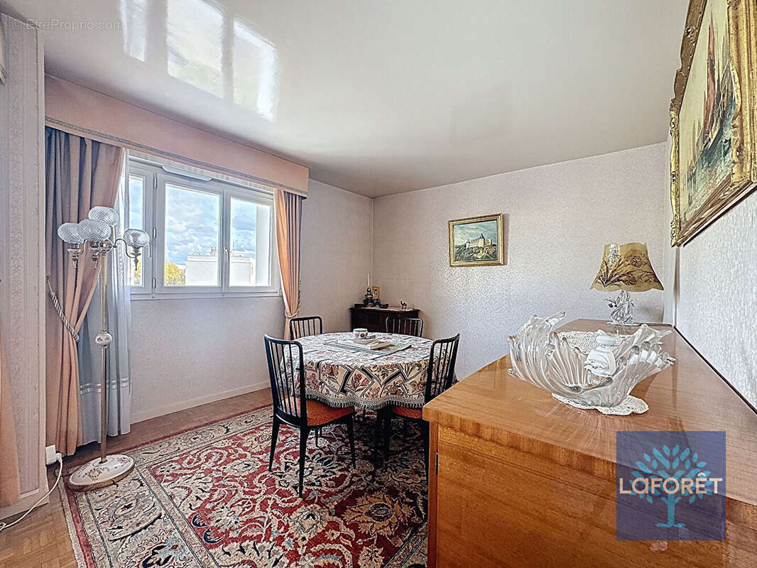 Appartement à CHILLY-MAZARIN