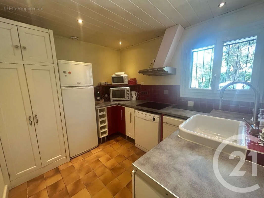 Maison à SAINT-HILAIRE-DE-LUSIGNAN