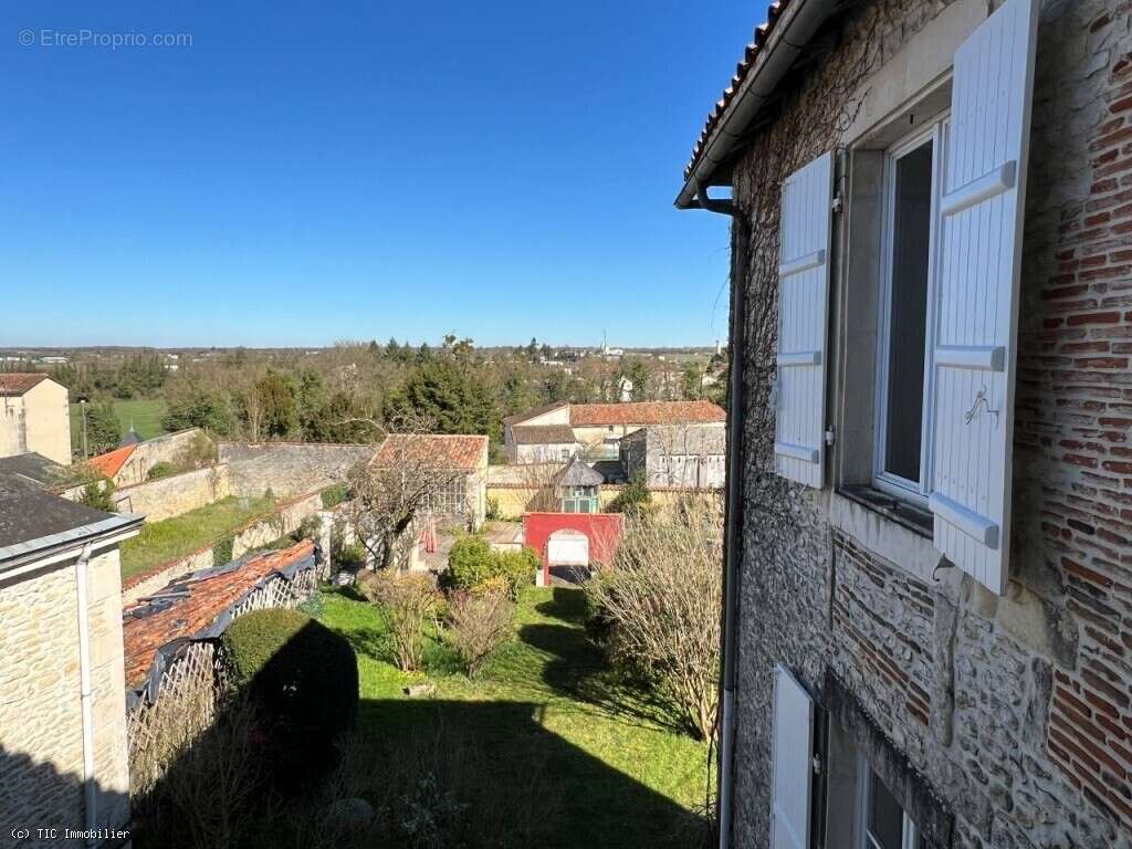 Maison à RUFFEC