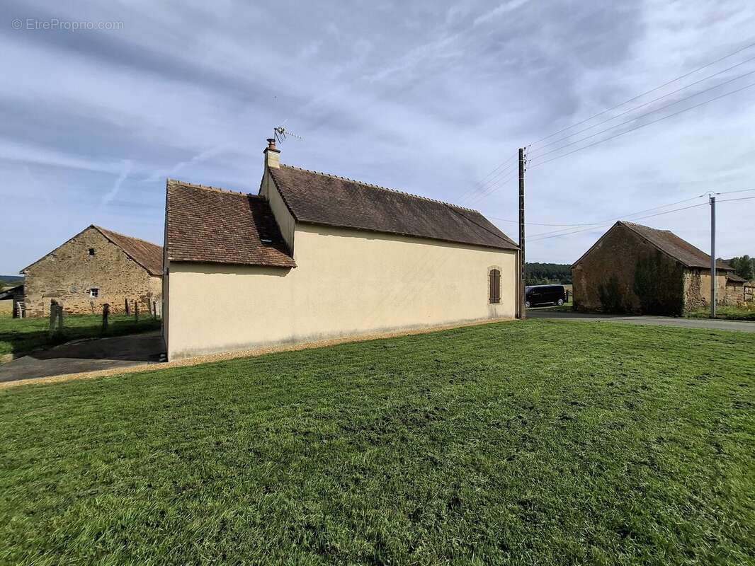 Maison à SAINTE-SABINE-SUR-LONGEVE
