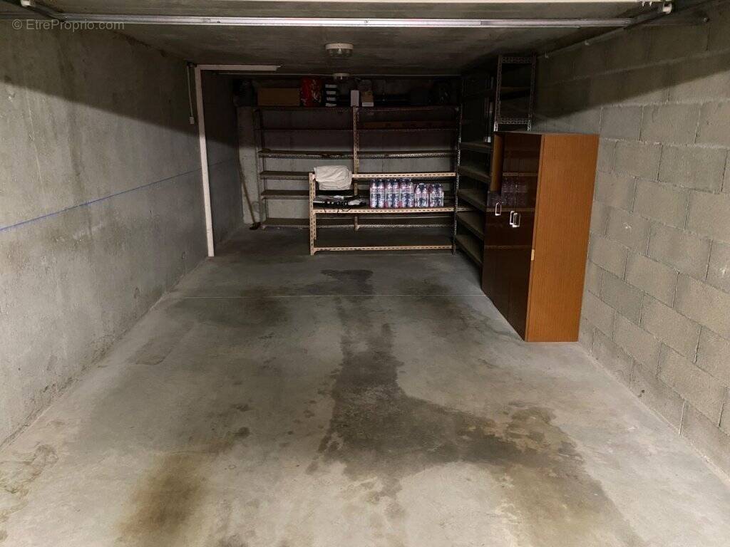 Parking à ANDREZIEUX-BOUTHEON