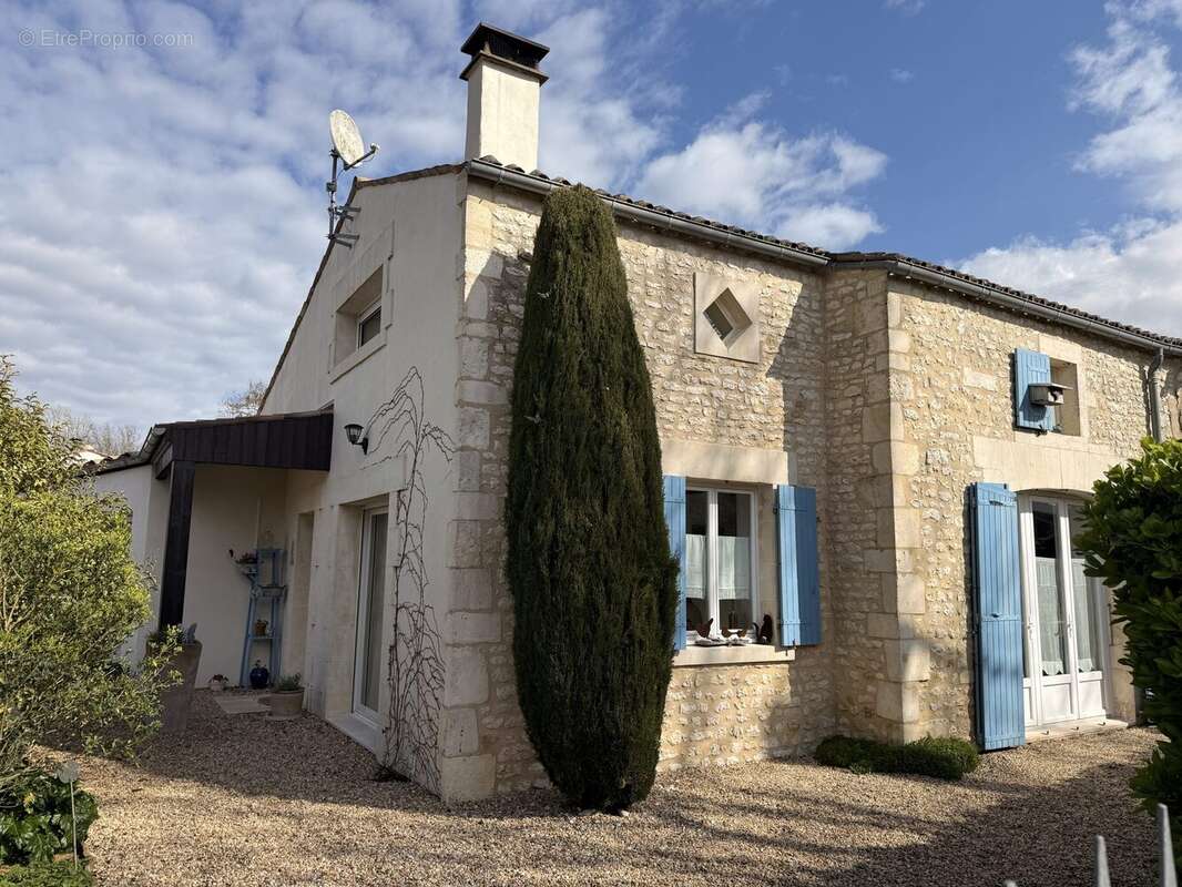 Maison à MONTPELLIER-DE-MEDILLAN