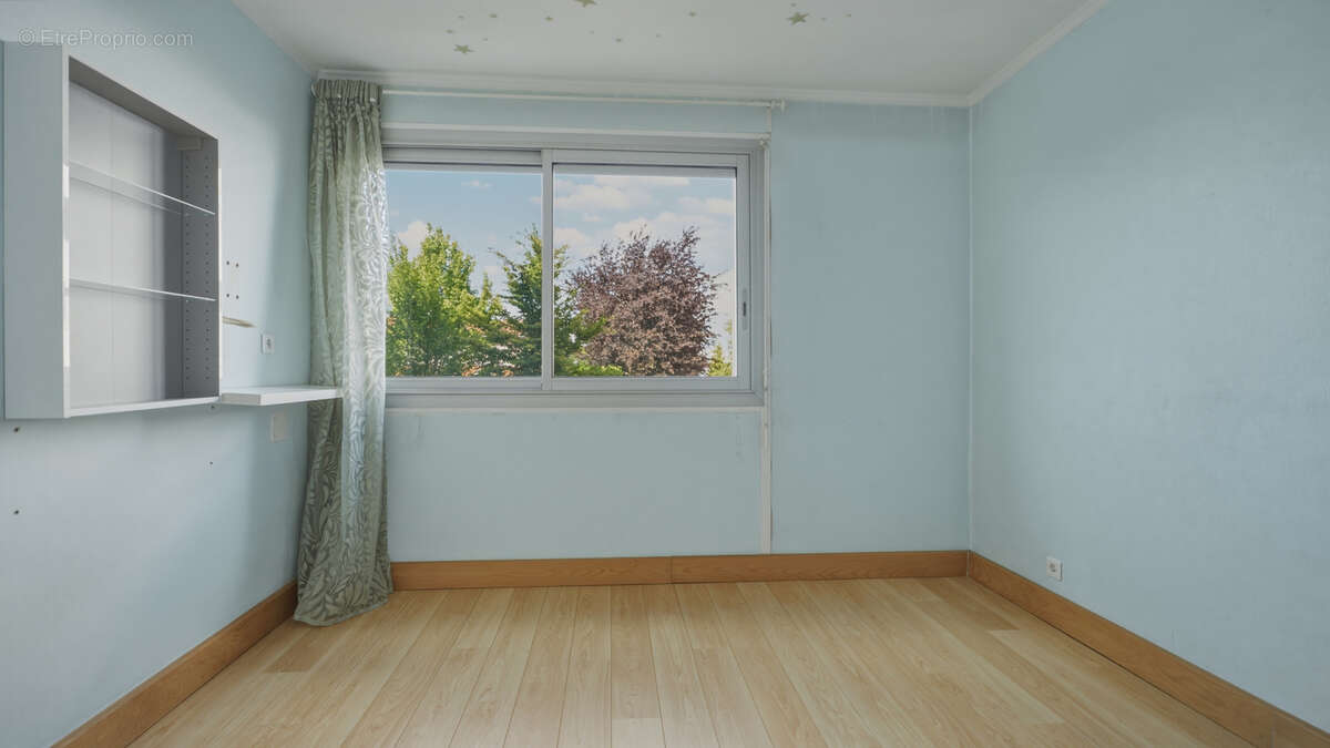 Appartement T3   68 m2   Clermont-Ferrand - photo 8