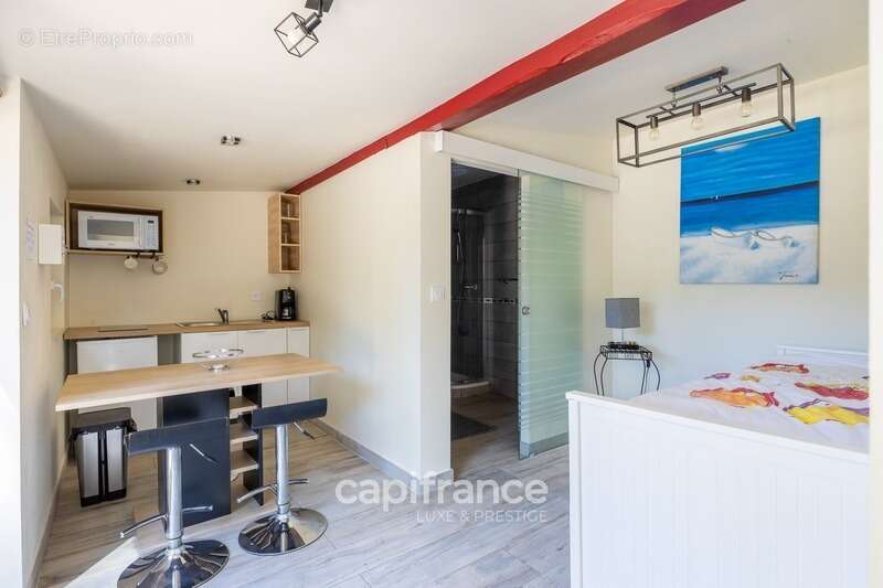 Marseille 11ème La Valentine/St Menet, Maison de 300m2 sur un Terrain de 2700m2 avec deux piscines, dépendances et garages - photo 31