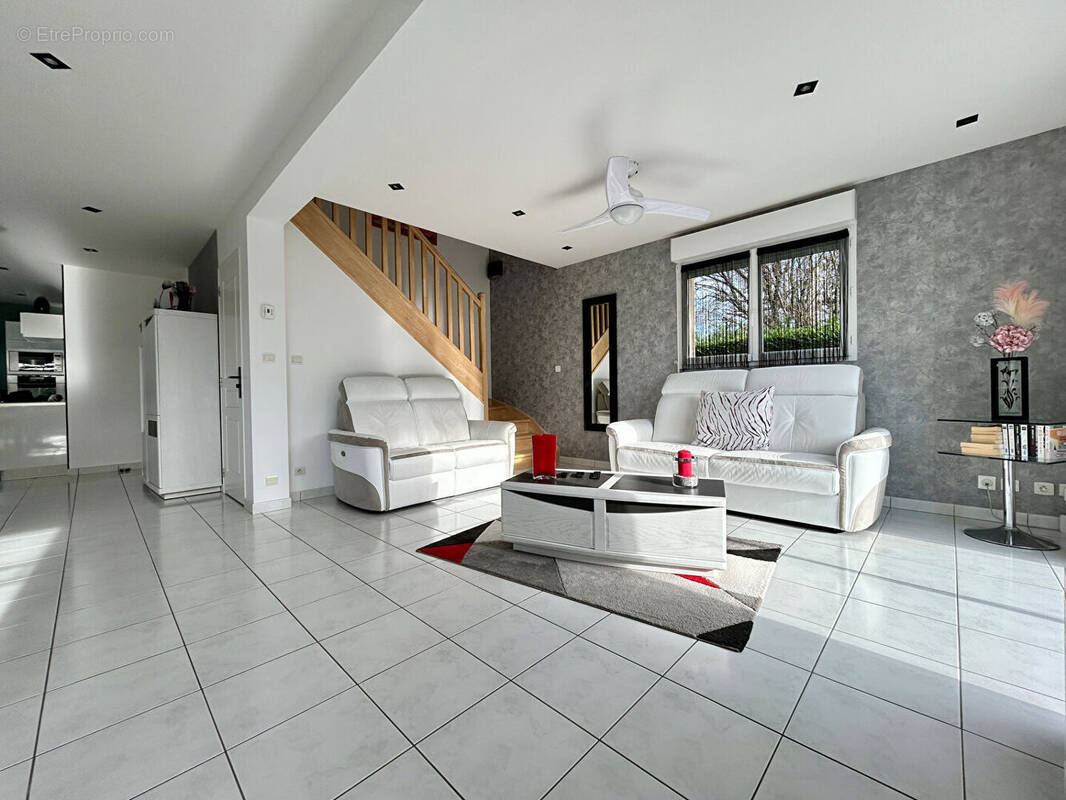 Maison à SAINT-PAVACE