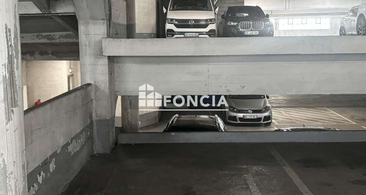 Parking à PARIS-15E