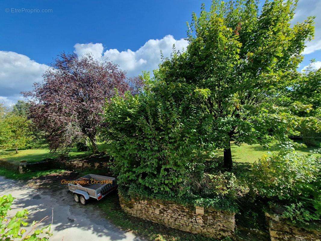 24290 Sergeac : Ensemble immobilier en pierre du pays - photo 4