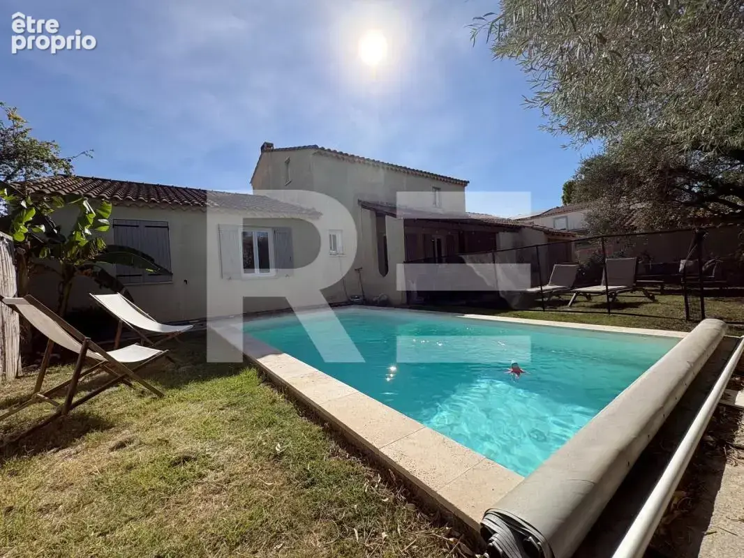 Photo Maison à Jonquieres-Saint-Vincent au prix de 399 000€