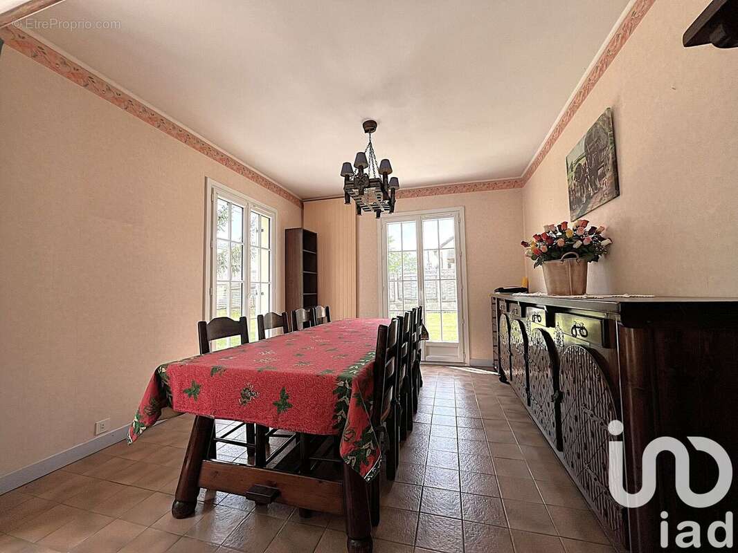 Maison 158 m² à Saint-Arnoult-En-Yvelines  - photo 6