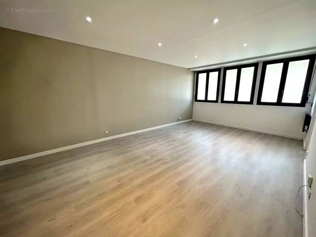 Commerce à MARSEILLE-6E