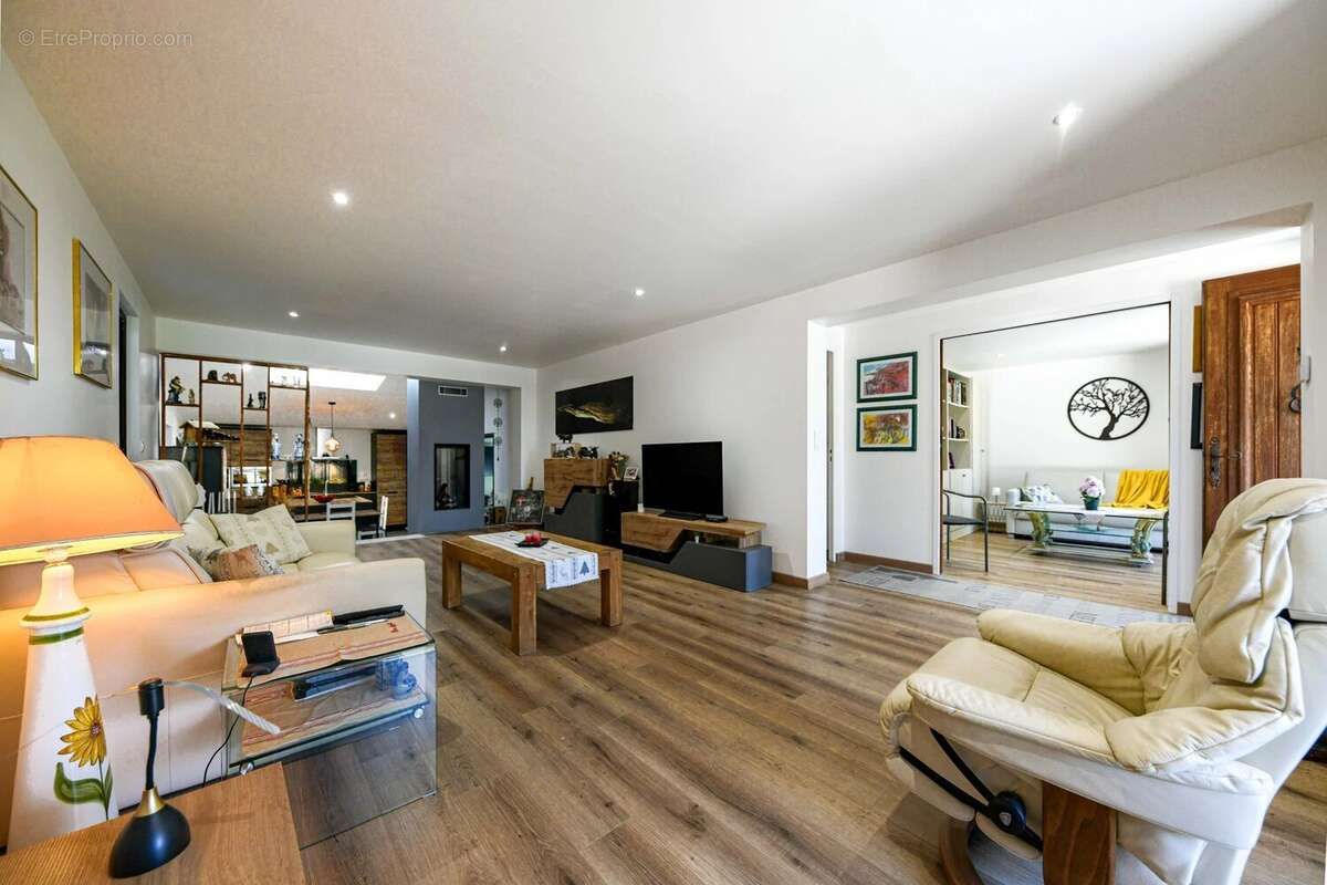 Maison méridionale de plain-pied de 167 m² avec jardin et piscine à 3.5 km du centre d’Uzès - photo 18