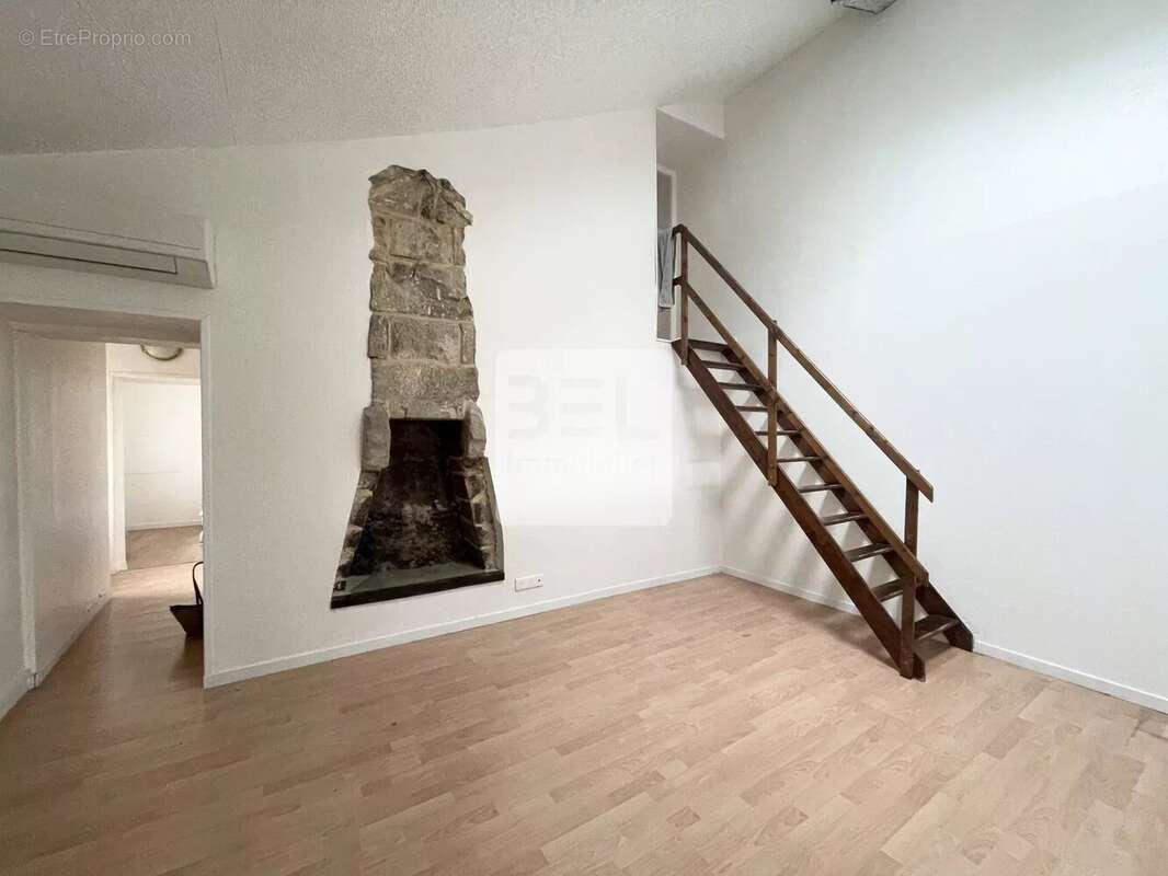 Appartement à BAGNOLS-SUR-CEZE