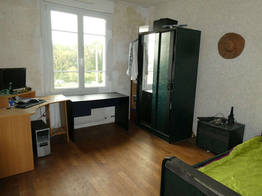 Maison à AMBRIERES-LES-VALLEES