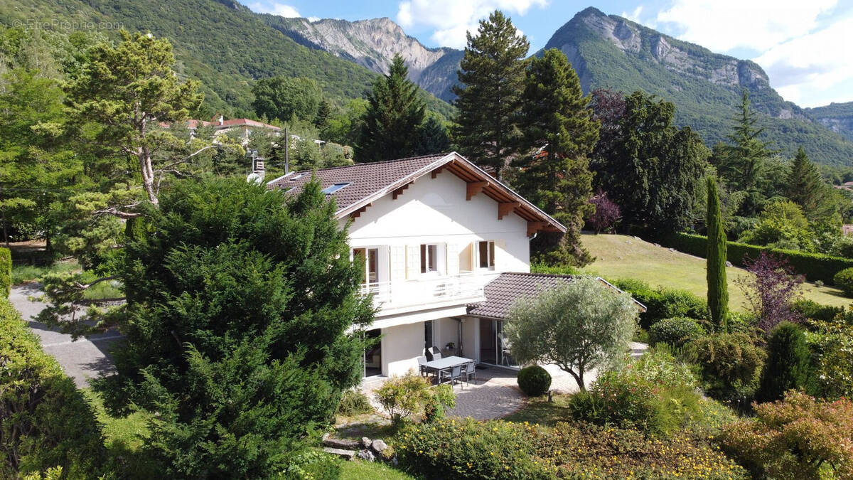 Maison à SAINT-ISMIER
