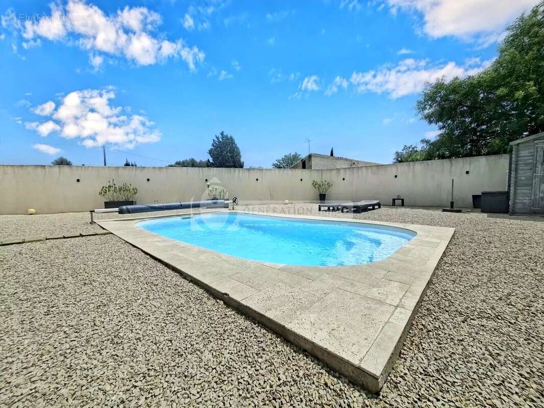 Villa de plain-pied avec piscine à Fontvieille - photo 7
