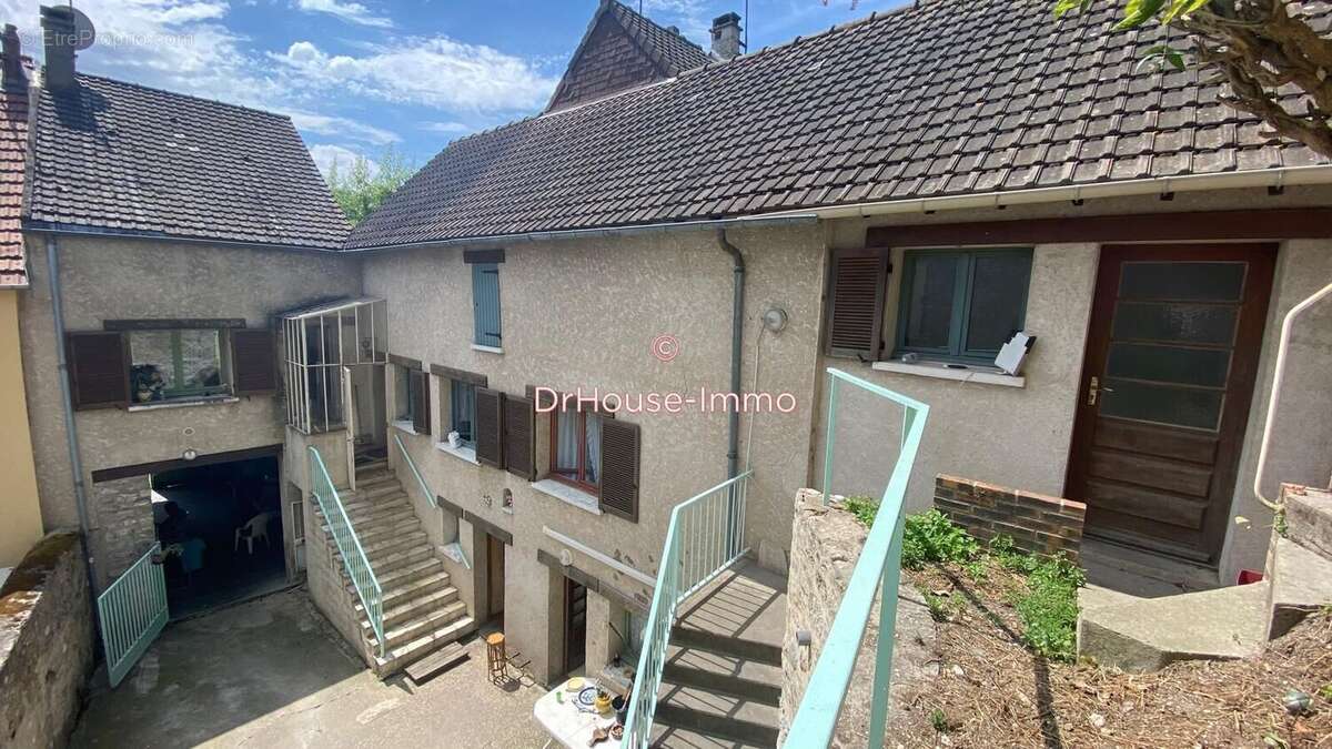 Maison à FOLLAINVILLE-DENNEMONT