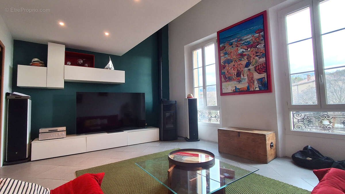 Appartement à ROQUEVAIRE