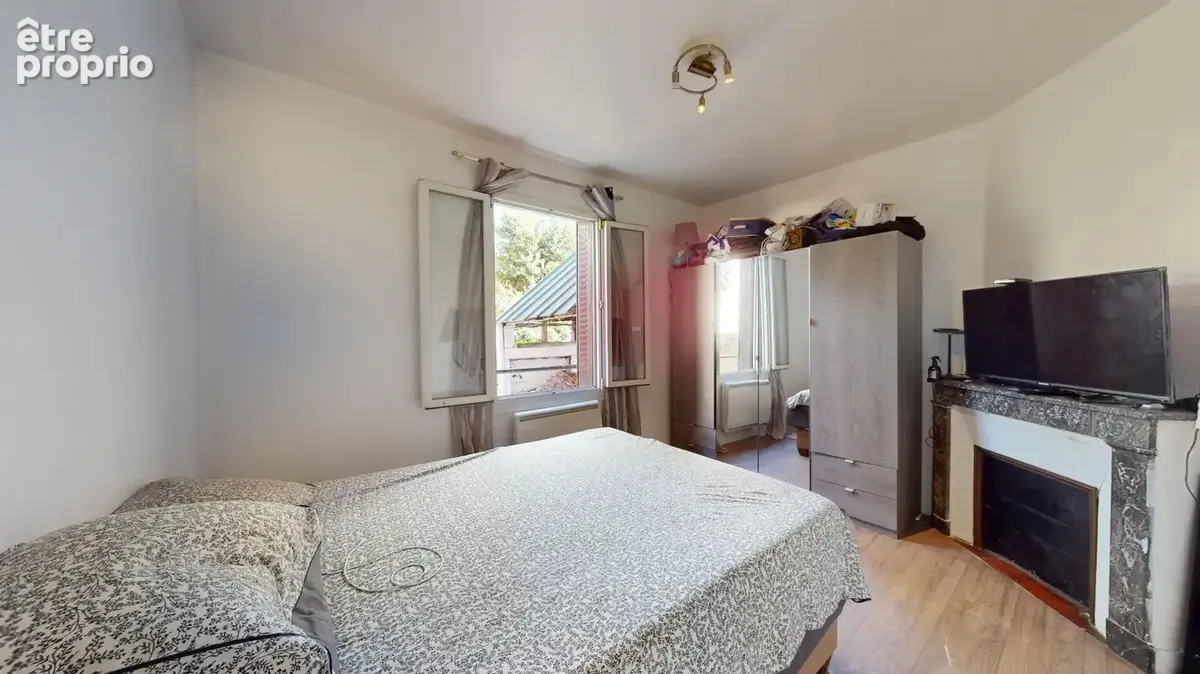 Aubervilliers  mairie d'aubervilliers  2 pièces  25 m²  traversant  rez-de-chaussée  sur cour  faibles charges  idéal investisse - photo 2