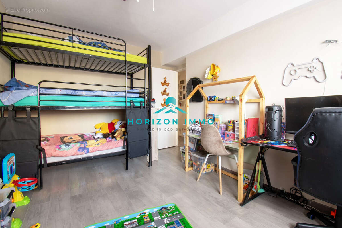 Appartement à SAINT-LAURENT-DU-VAR