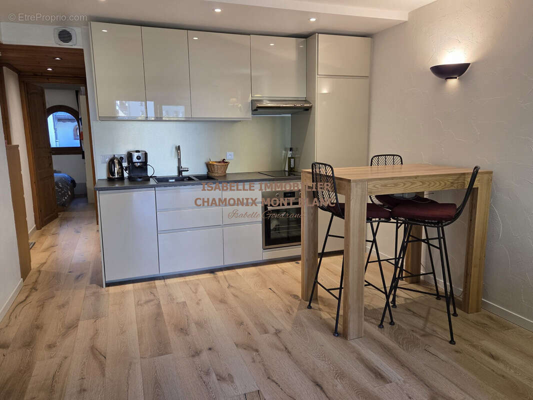 Coin cuisine / Vente appartement Chamonix - Appartement à CHAMONIX-MONT-BLANC