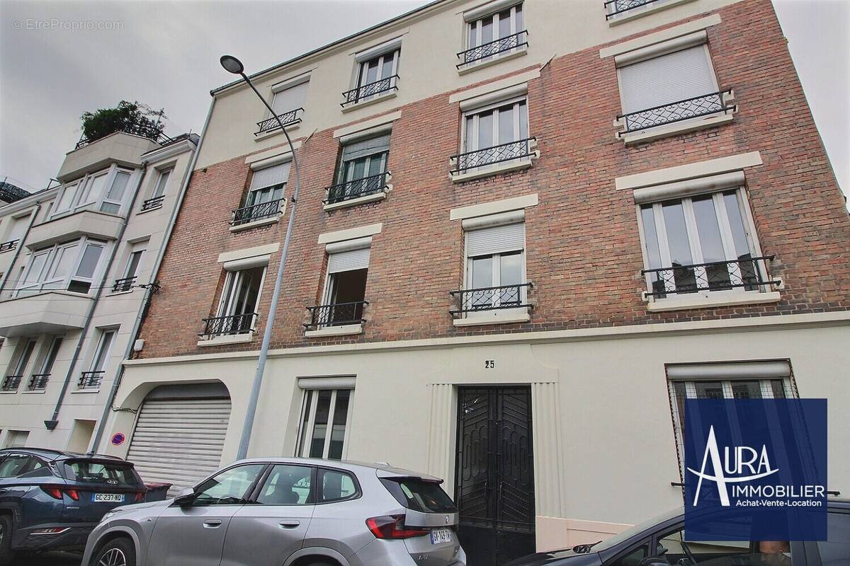 0_0010 - Appartement à LES LILAS