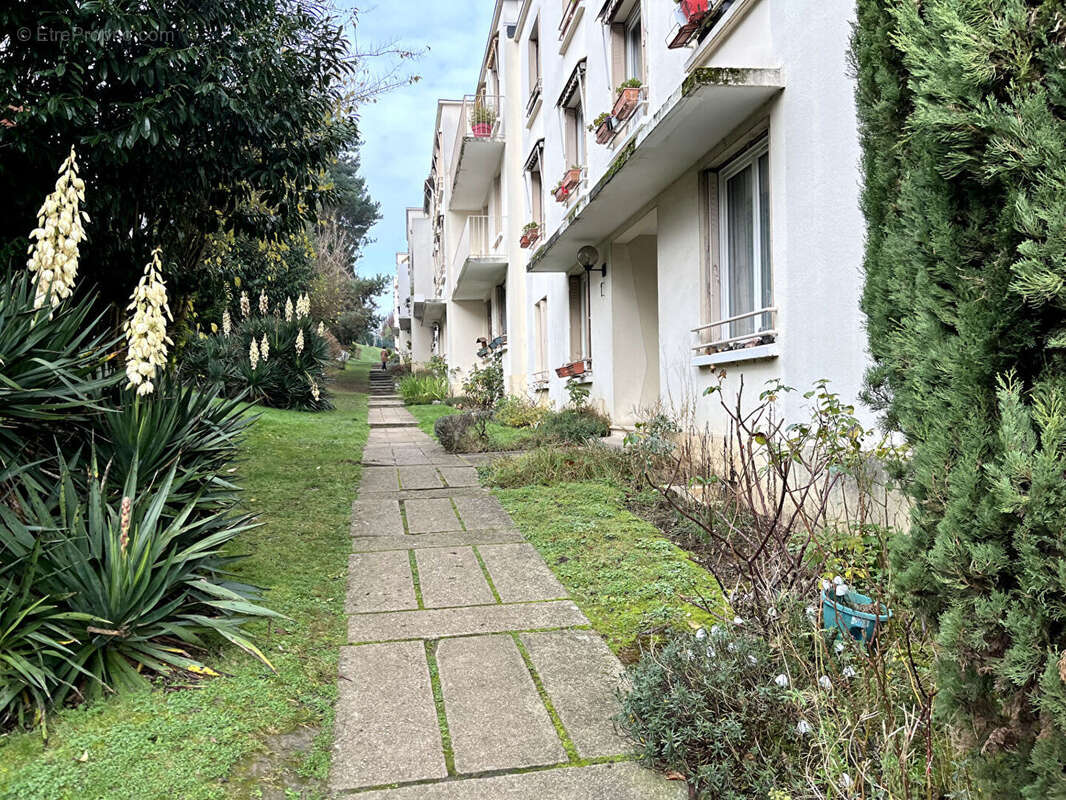 Appartement à LE PLESSIS-ROBINSON