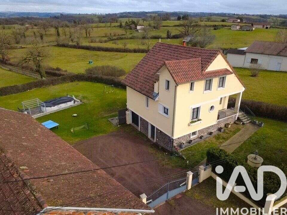 Maison 135 m² à Saint-Santin-De-Maurs  - photo 5