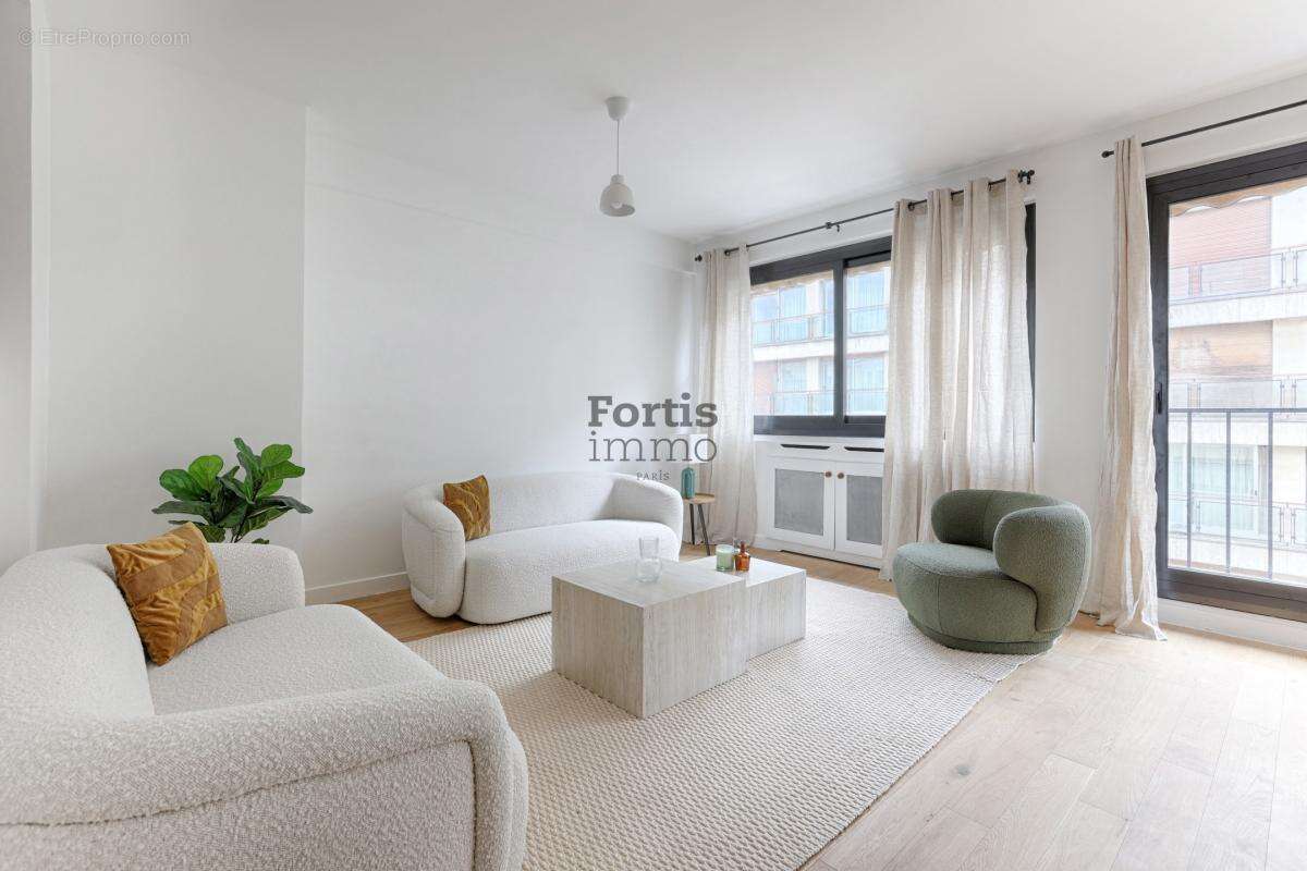 Appartement à PARIS-16E