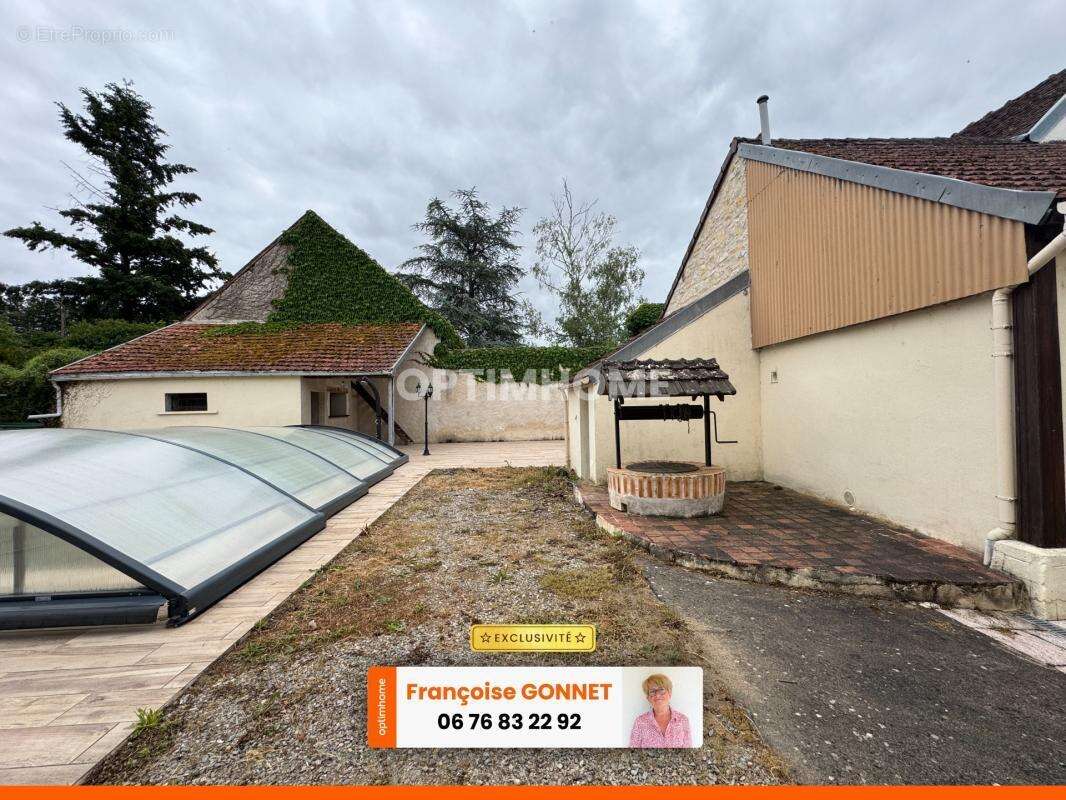 LONGERE de 215 m² - 6 pièces - 4 chambres - Piscine - 275 000 € - LAPAN - photo 6