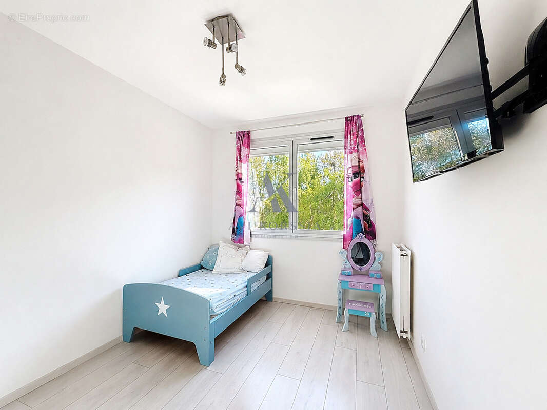 Décines-Charpieu   Appartement T4 95 m2 avec balcon et climatisation - photo 8