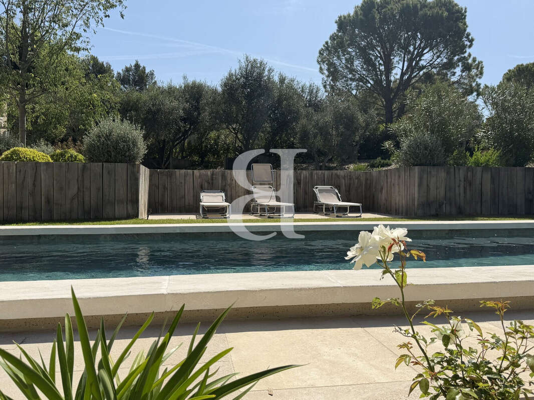 Maison à FONTVIEILLE