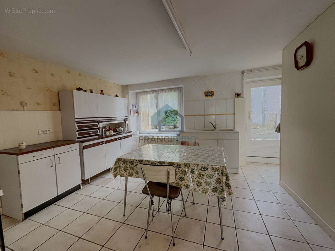 Maison à MONTECHEROUX