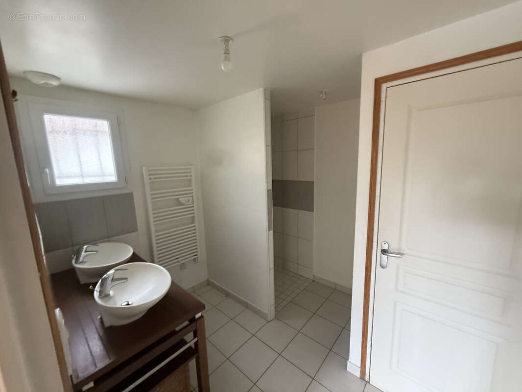 Maison à SAINT-JULIEN-CHAPTEUIL