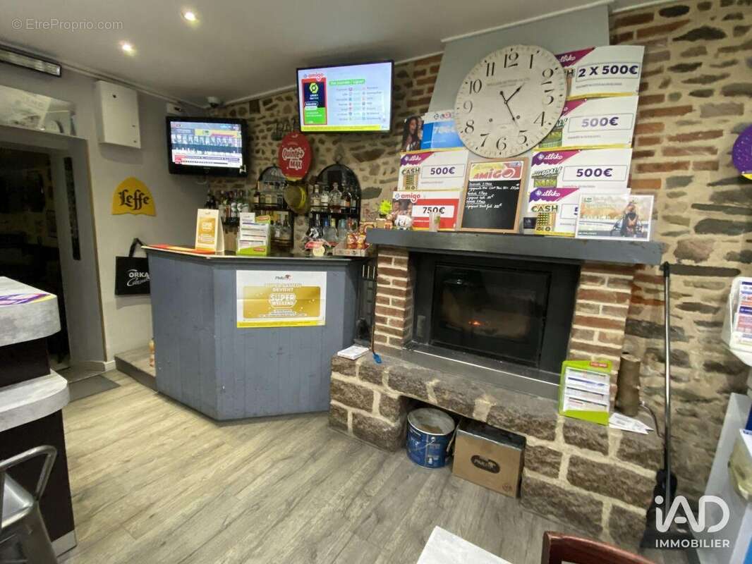 Photo 2 - Commerce à DOMALAIN