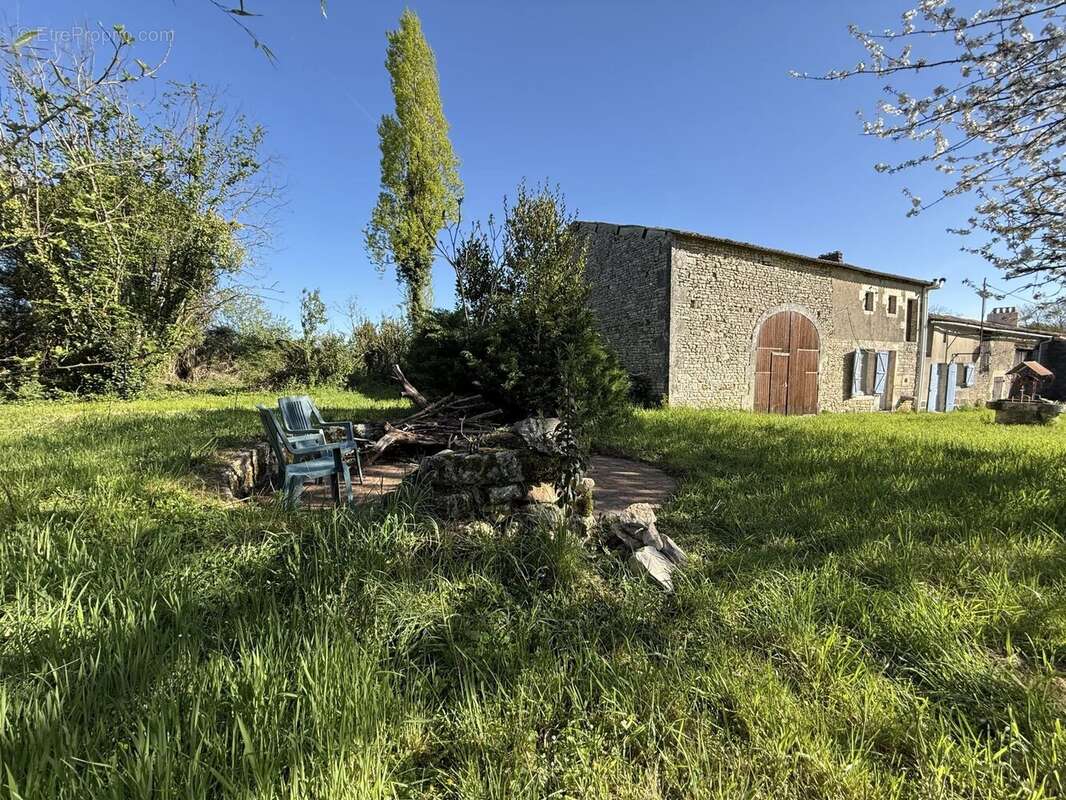 Maison à SAINT-MARTIN-DU-CLOCHER
